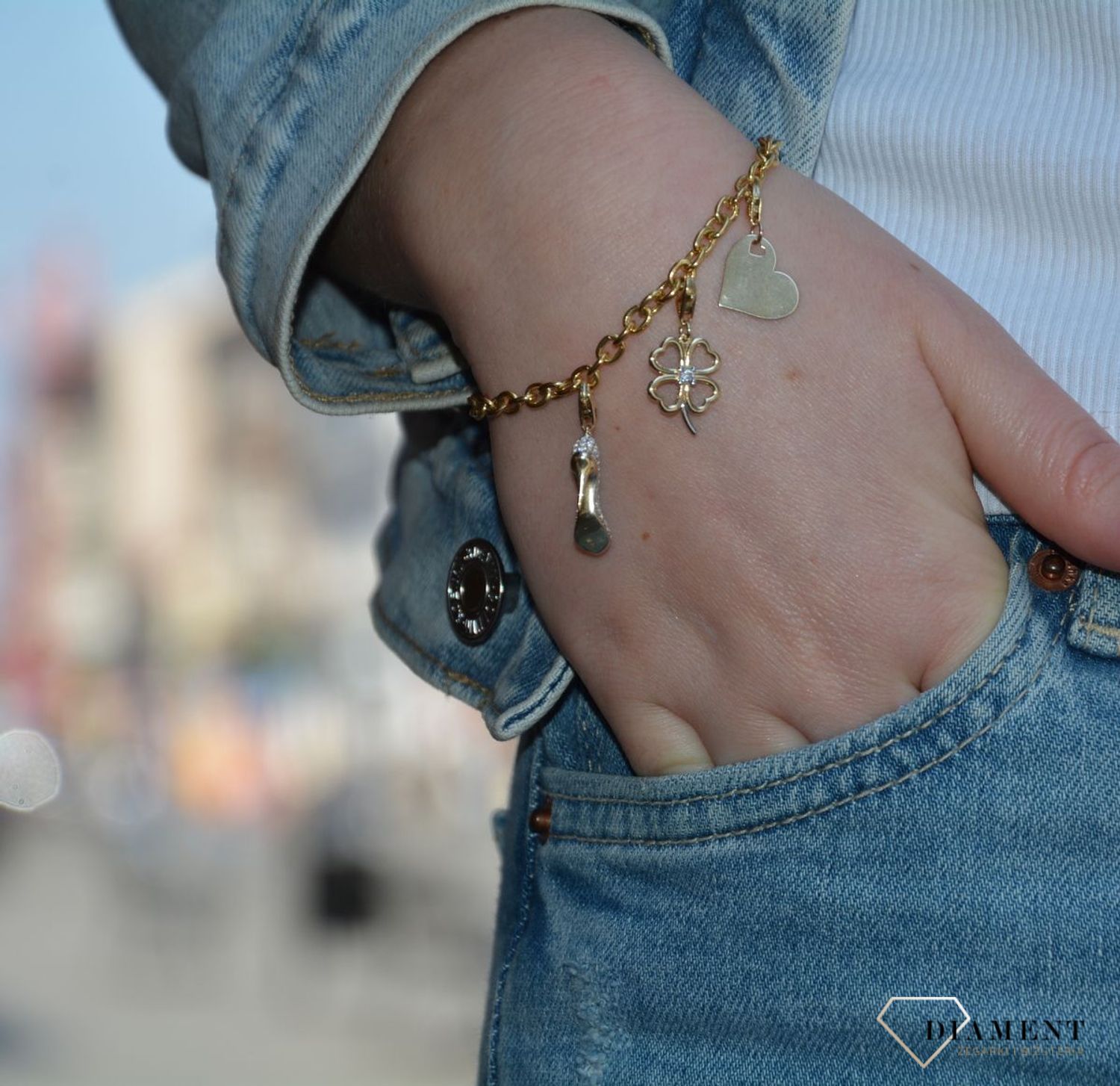 Złota zawieszka charms w kształcie czterolistnej koniczynki to doskonały prezent! Darmowa dostawa i ozdobne pudełko gratis! www.zegarki-diament.pl.jpg